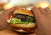 Bagaimana ceritanya, wanita nyaris santap jari manusia di burgernya 
