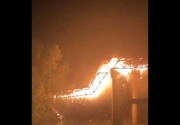Kebakaran  hancurkan jembatan bersejarah  di Sungai Tiber Roma