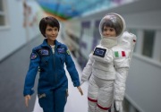 Barbie astronaut lepas landas dalam penerbangan gravitasi nol