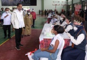 Cek vaksinasi Covid-19, Presiden Jokowi apresiasi antusiasme warga Papua Barat