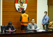 Kasus Azis Syamsuddin, momentum Firli kembalikan muruah KPK