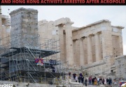 2 Wanita tiba-tiba bentangkan spanduk 'anti-Olimpiade Beijing 2022' di situs Acropolis