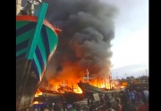 Kebakaran hebat di pelabuhan Tegal, 17 kapal hangus terbakar