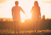 Cara biar romantisme dengan pasangan bisa bikin umur panjang