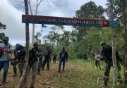 TNI-Polri mengamankan satu orang terduga KKB, senjata rakitan hingga parang disita