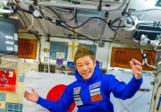 Maezawa mendarat di bumi setelah penerbangan luar angkasa selama 12 hari