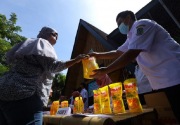 Holding Pangan BUMN distribusikan 12 ton minyak goreng di Jakarta dan Bekasi