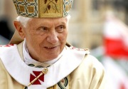 Paus Benediktus XVI minta maaf atas skandal pelecehan anak