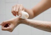 Mandi setiap hari bisa merusak kulit, kata ahli 