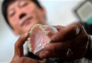 Eksistensi tukang gigi dan cerita korban layanan 'ilegal' mereka