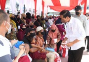 Salurkan BMK Rp1,2 juta, Jokowi: Jangan dibelikan handphone