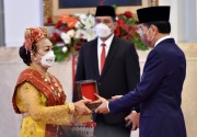 Jokowi beri tanda kehormatan kepada 127 penerima