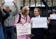 Penangkapan aktivis anti-monarkis memicu kritik di Inggris