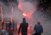 Polisi Serbia bentrok dengan hooligan selama pawai LGBTQ di Beograd
