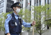 Di Jepang seorang pria membakar dirinya 