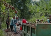 Sampah tutupi badan jalan, DLH Pandeglang ajak warga langganan layanan angkutan sampah 