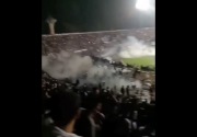 Peraturan FIFA melarang polisi menggunakan gas air mata di dalam stadion
