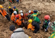 Gempa Cianjur: Tim gabungan temukan jenazah ibu dan anak yang berpelukan 