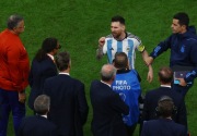 Usai laga, Messi cari ribut dengan pelatih Belanda Louis van Gaal