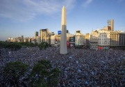 Timnasnya lolos ke final Piala Dunia, warga Argentina pesta di jalanan