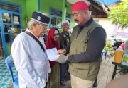 Bupati Kukar serahkan bantuan kesehatan dan UMKM untuk warga Desa Teluk Dalam