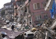 Kesedihan berubah menjadi ketegangan atas lambatnya respons gempa Turki