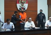 Pakai rompi oranye KPK, Rafael Alun Trisambodo resmi ditahan