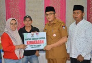 PKL dan warga korban kebakaran di Padang terima bantuan Rp1,5 juta