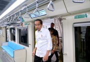 Pembelaan Jokowi soal LRT Jabodebek sarat gangguan