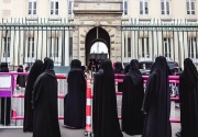 Ratusan siswi di Prancis tolak lepas abaya dipulangkan dari sekolah