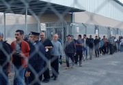 Israel membuka kembali penyeberangan Gaza untuk pekerja Palestina