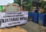 Sekretariat DPRD Pati kirim bantuan 10 tangki air bersih ke Desa Tambahmulyo Jakenan