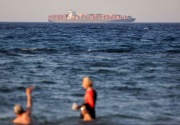 Hindari serangan Houthi, lebih 100 kapal kontainer putar haluan dari Terusan Suez