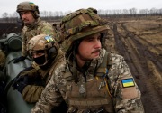 Ukraina turunkan standar minimum usia untuk rekrut tentara