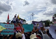 Aksi di depan Kompleks Parlemen, massa soroti kecurangan pemilu