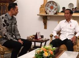 Kubu Prabowo-Sandi: AHY tak izin bertemu Jokowi
