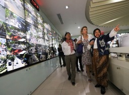 Kinerja Pemkot Surabaya tak terganggu meski Risma terbaring sakit