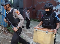 Bom meledak di Polrestabes Medan, pelaku diduga 2 orang beratribut ojek online
