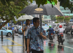 Hujan deras, sejumlah titik di Jakarta tergenang