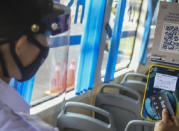 Transjakarta perpanjang uji coba bus listrik