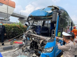 Polisi masih selidiki penyebab kecelakaan dua bus Transjakarta