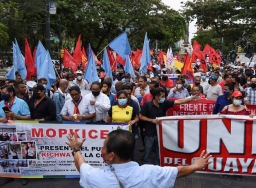 Demonstran Ekuador blokade jalan protes kenaikan harga bensin
