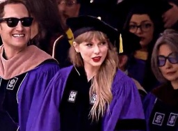 Taylor Swift dapat gelar doktor kehormatan dari New York University