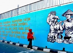 Pesan ketahanan pangan ala Bung Karno jadi mural provokatif di Flyover Klender