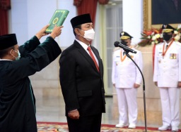 Jokowi lantik Hendrar Prihadi jadi Kepala LKPP