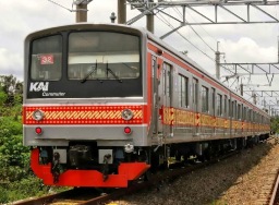 KAI Commuter rekayasa rute KRL Bekasi imbas kereta anjlok