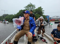 Cuaca ekstrem terjang Makassar, Wali Kota imbau masyarakat pesisir siap dievakuasi