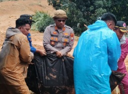 Tim SAR kembali temukan korban longsor di Natuna