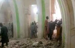Masjid yang sedang padat jemaah salat Ashar roboh, 7 orang jadi korban