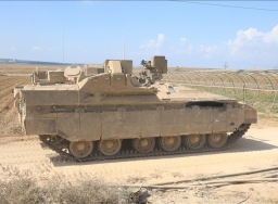 Militer Israel menyerang Gaza utara dengan tank